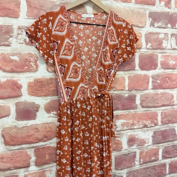 R Vivimos Wrap Dress Women's Small Rust Orange Brown Boho Floral Abstract Midi - Picture 3 of 8